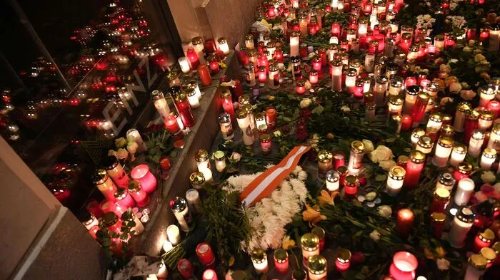 Mit einem Meer aus Kerzen und Blumen wird den Opfern des Terroranschlags in der Wiener Innenstadt gedacht