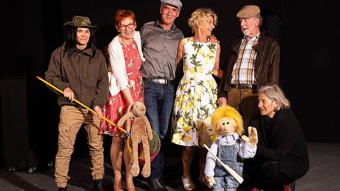 „Ärger mit Harry“ mit den Darstellern Heidrun Preiml, Doris Rudiferia, Erhard Mayer, Karin Krämmer-Moser, Wilfred Klampferer und Heidi Schiffer