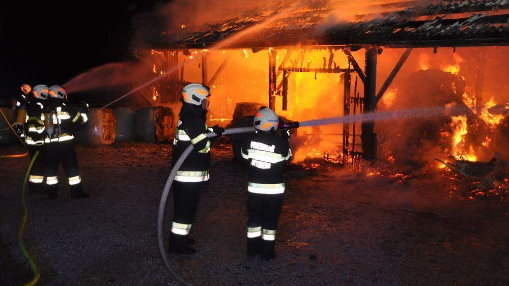 76 Einsatzkräfte waren zur Brandbekämpfung vor Ort
