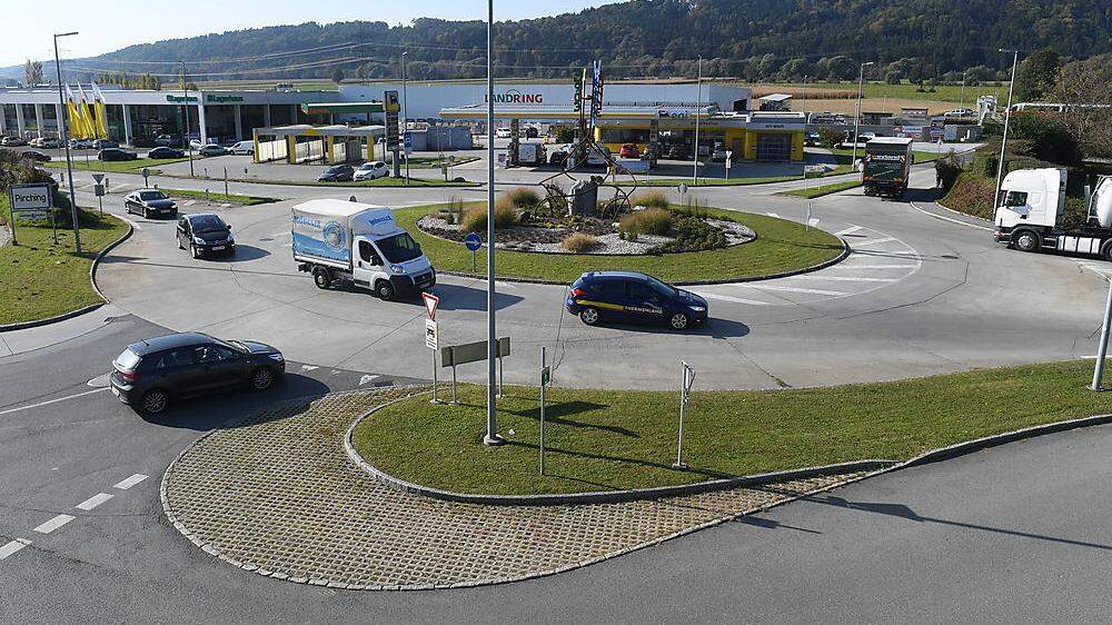Aus dem derzeitigen Kreisverkehr in Pirching (Gemeinde Hofstätten) wird ein zweispuriger Turbokreis, der die Staus dort verringern soll