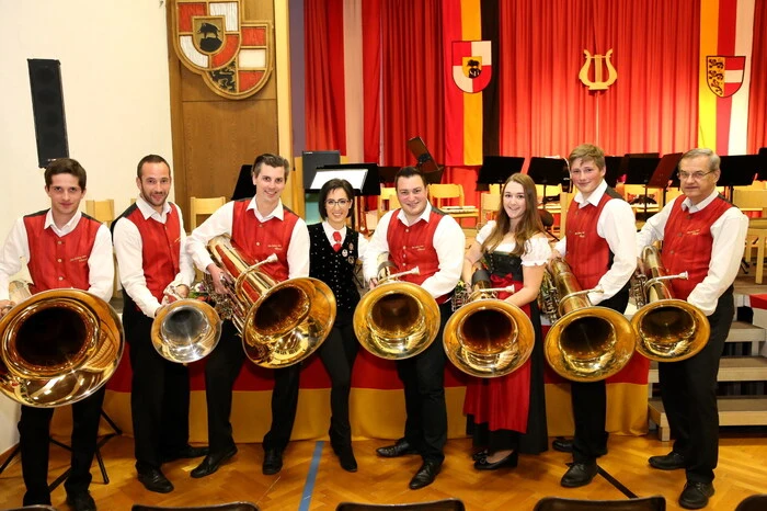 ... sowie „Die Tuben aus Kärnten (Johannes Ogris, 2. von links). 
