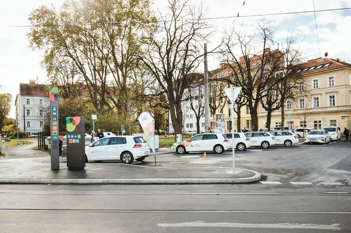 Der Schillerplatz ist insgesamt bereits der vierte große "tim"-Standort in Graz. Er liegt direkt an der Kreuzung Schillerplatz/Merangasse/Plüddemanngasse.