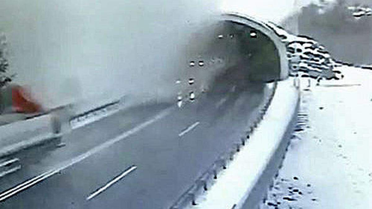 Nur wenige Sekunden später war die Straße in einer Schneewolke verschwunden