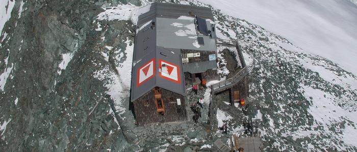 Die Erzherzog Johann Hütte befindet sich auf 3454 Metern Seehöhe 