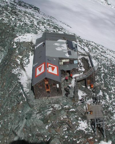 Die Erzherzog Johann Hütte befindet sich auf 3454 Metern Seehöhe 