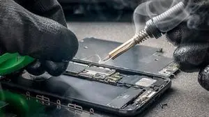 Auch für Handys und Computer gilt: Lieber reparieren, statt gleich wegwerfen