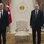 Bei Erdogan waren die Sessel wieder einmal knapp: Der griechische Außenminister musste aufs Sofa - sein türkischer Amtskollege aber auch