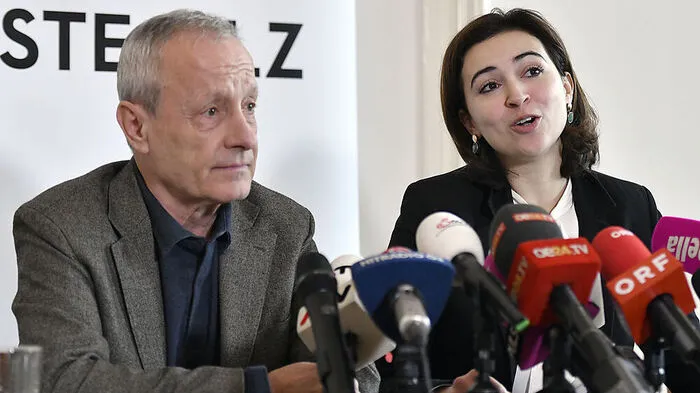 Alma Zadic vertritt vorerst die Sache der Liste Pilz in Zusammenhang mit der BVT-Affäre, Peter Pilz hält sich (noch) im Hintergrund