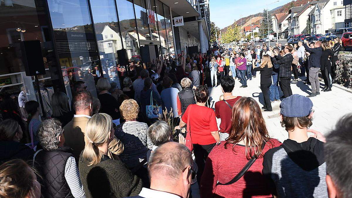 Viel los war am 24. Oktober bei der Eröffnung des H&M in Weiz