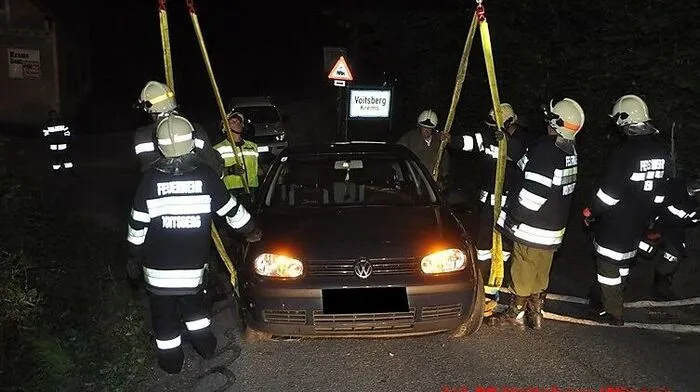 Die Feuerwehren Krems und Voitsberg sicherten das Unfallauto