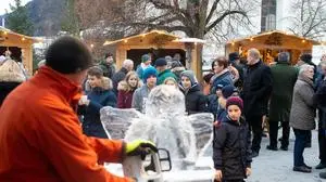 Im Bergdorf Anras wird am 10. Dezember, 18 Uhr, und am 11. Dezember, 14 Uhr, zum Bergadvent geladen. Musikalische Darbietungen von Chören und Musikgruppen sorgen für weihnachtliche Stimmung.