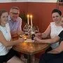 Bürgermeister Stefan Clara (2. von links) ist mit der jetzigen Lösung für das Lokal zufrieden 