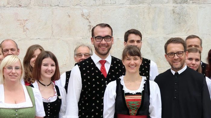 Eingeleitet wurde das Fest mit der Uraufführung der "Jauntaler Marienmesse" von Thomas Zdravja in der Stiftskirche, zelebriert von P. Maximilian Krenn.