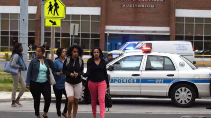 Vor der High Point High School in Beltway wurde eine Frau getötet