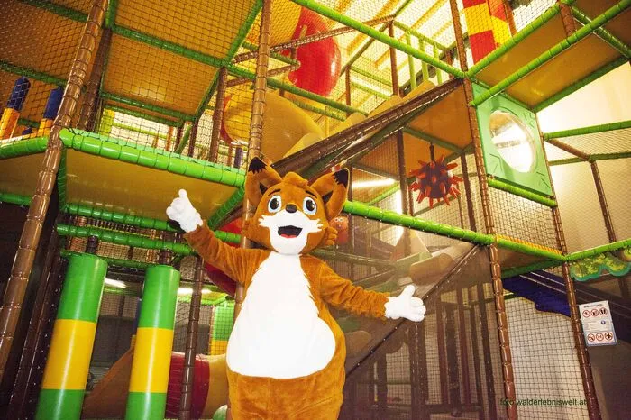 Das neue Spielehaus bietet Spiel- und Sportmöglichkeiten auf 500 m² auf mehreren Ebenen verteilt ...