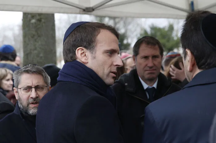Präsident Emmanuel Macron war zuvor unangekündigt zum Begräbnis Knolls gekommen.