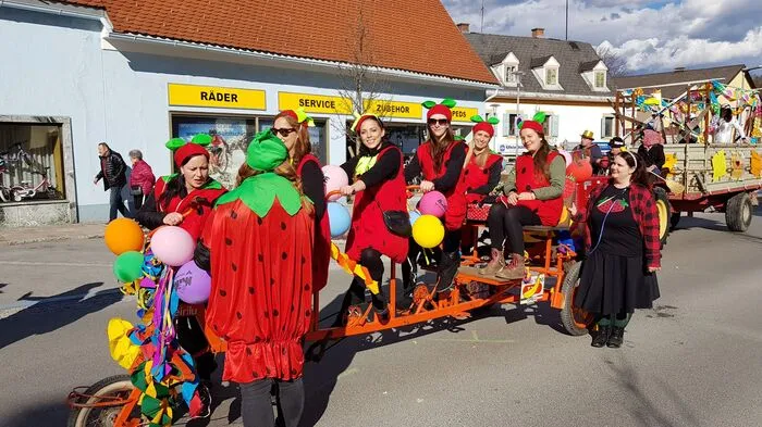 Klicken Sie sich durch die schönsten Fotos vom Faschingdienstag in der Lipizzanerheimat!