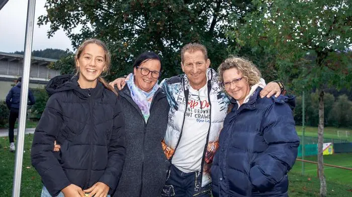 Strahlende Gesichter beim Oktoberfest in Föderlach