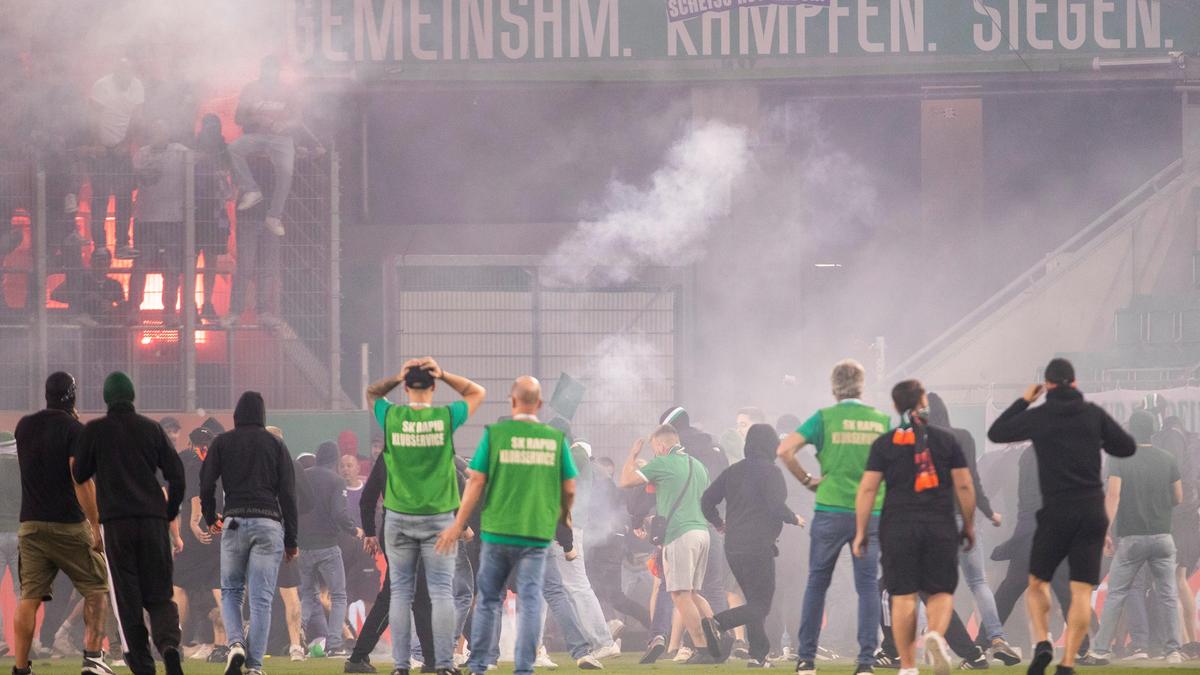 Die Aggression ging auch außerhalb des Stadions weiter