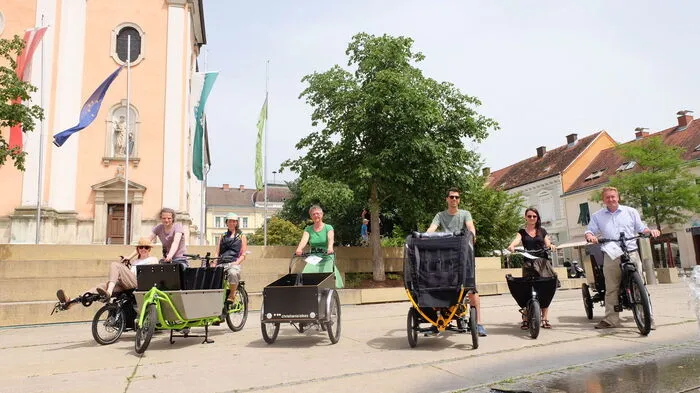 Am Gleisdorfer Hauptplatz konnten verschiedene Modelle von E-Lastenrädern probegefahren werden.