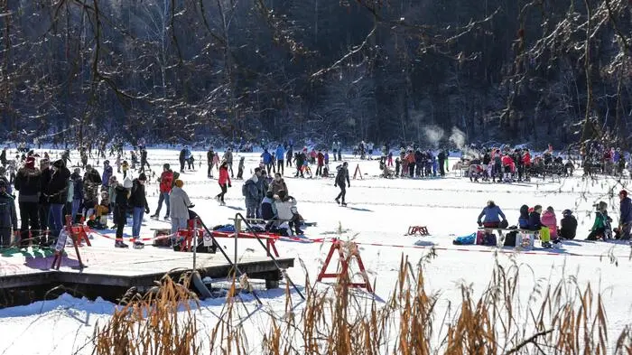 Trotz der milden Temperaturen sind in Kärnten einige Seen (noch) zum Eislaufen freigegeben.