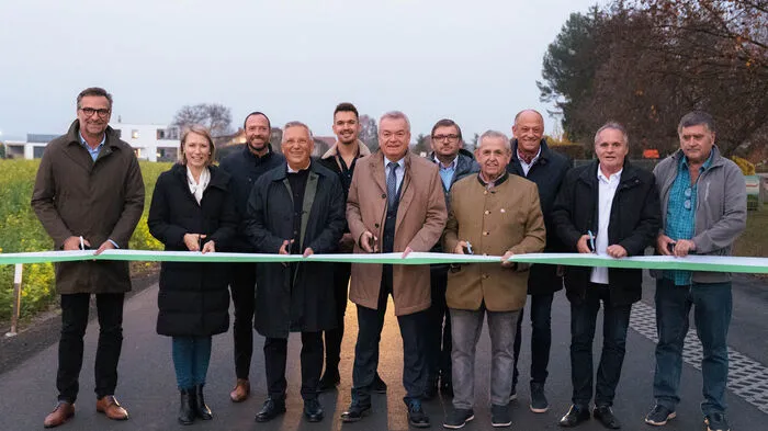Eröffnung des neuen Kreisverkehrs mit LH-Stv. Anton Lang, Vertretern von Stadt und Verkehrabteilung des Landes