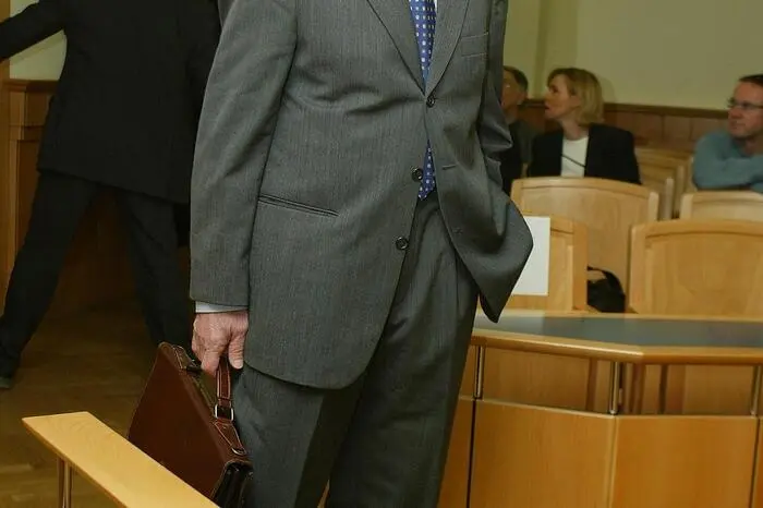 Werksleiter Hermann Schmidt wurde etwa fünf Jahre nach dem Unglück zu zwei Jahren Haft verurteilt, acht Monate unbedingt. Heute sagt er dazu: "Eine Katastrophe wie damals ist wohl das Schlimmste, was einem Menschen ein Jahr vor dem Ende einer erfolgreichen Berufslaufbahn widerfahren kann. Damit wurde auch das Genießen eines 'wohlverdienten Ruhestandes' zerstört. Meine Gedanken sind noch immer bei den Bergleuten, die nicht mehr aus der Grube gekommen sind."
