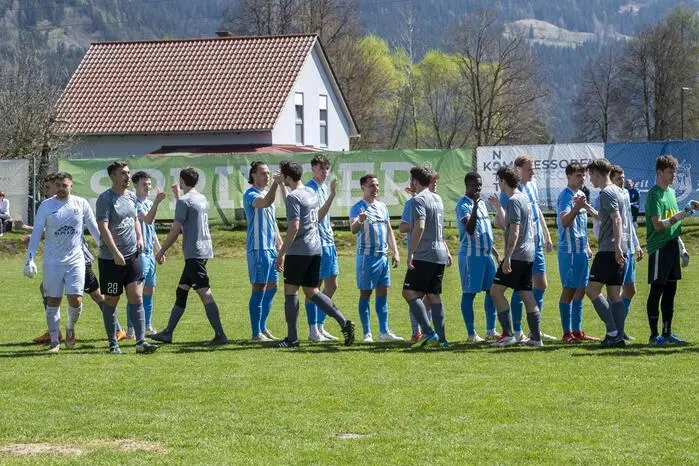 Ab 14.00 Uhr folgte das sportliche Highlight des Tages – das Meisterschaftsspiel der 1. Kampfmannschaft zwischen dem Friesach AC und GSC Liebenfels. Bei bestem Fußballwetter verfolgten die Fans eine spannende Partie, bei der die Mannschaft des Friesach AC alles gab.