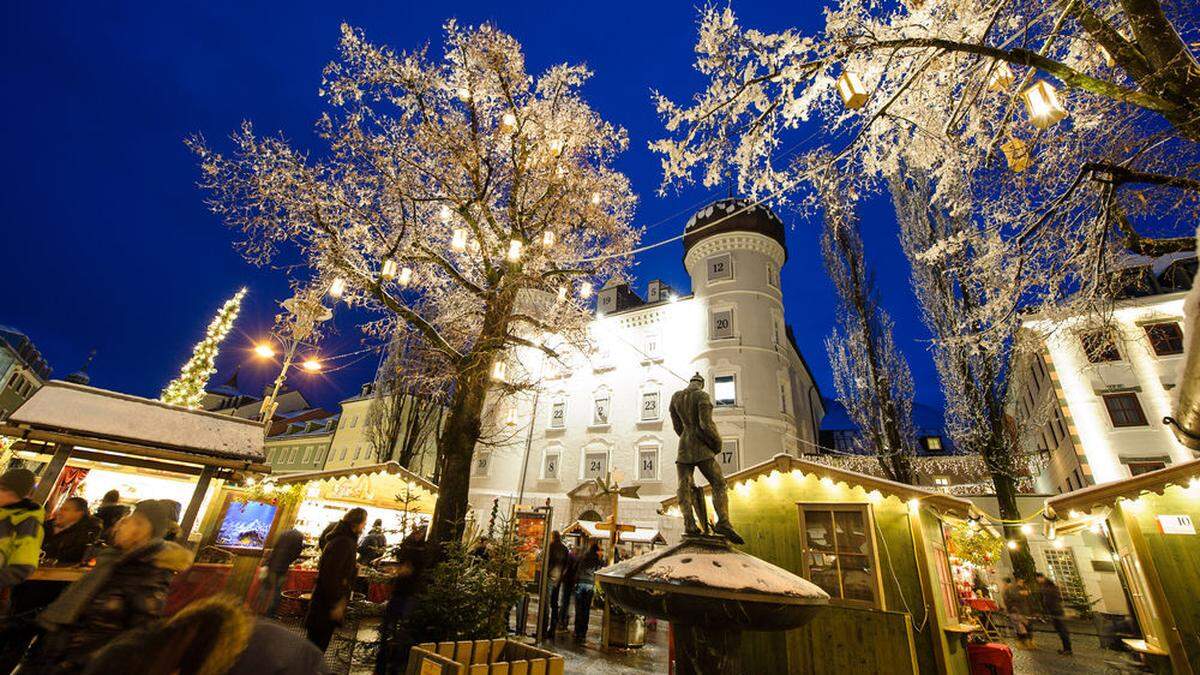 Am zweiten Adventsonntag wird in der Liebburg gewählt. Die Standln am Hauptplatz sind in der „Verbotszone“	