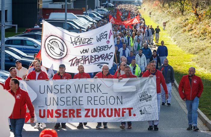 VW beschäftigt alleine in Deutschland rund 120.000 Menschen 