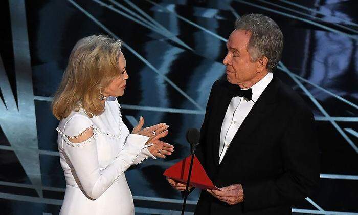 Kurz vor dem Hoppala bei den Oscars neben Faye Dunaway