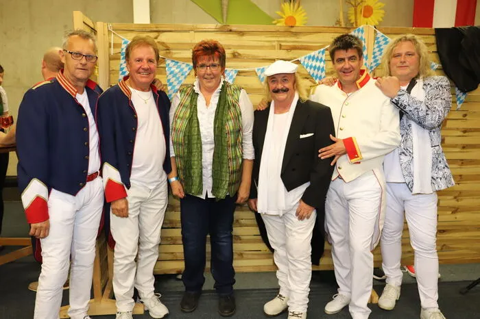 ... und der Gruppe "Die Kaiser" gefeiert und getanzt. 