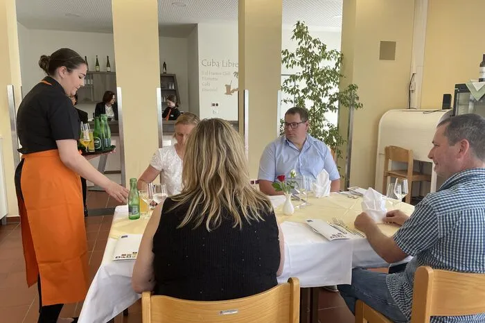 Bei den Gästen handelte es sich großteils um Familienmitglieder der Schüler.