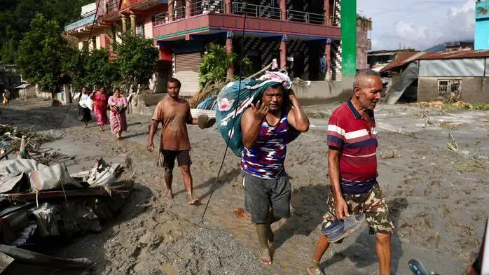 Eine Sturzflut im Himalaya forderte bislang mehr als 160 Menschenleben