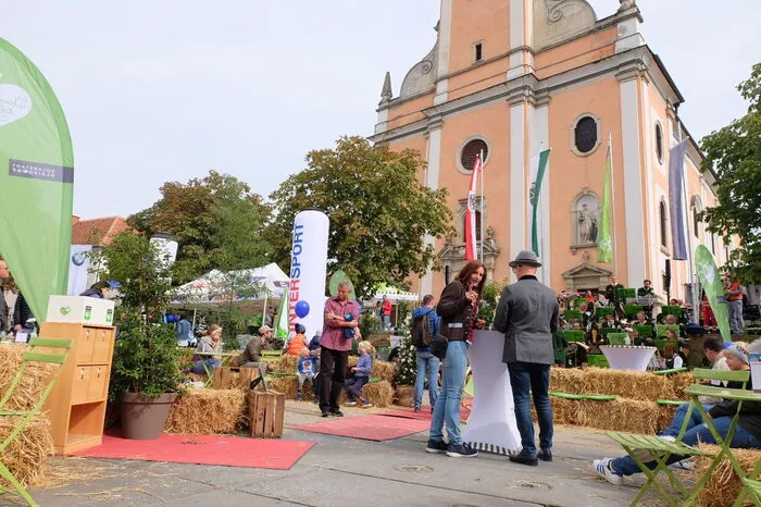 Das urige Herbstfest lockte zahlreiche Besucher an.