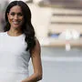 Herzogin Meghan hüllte sich auf Reisen in kostbare Stoffe