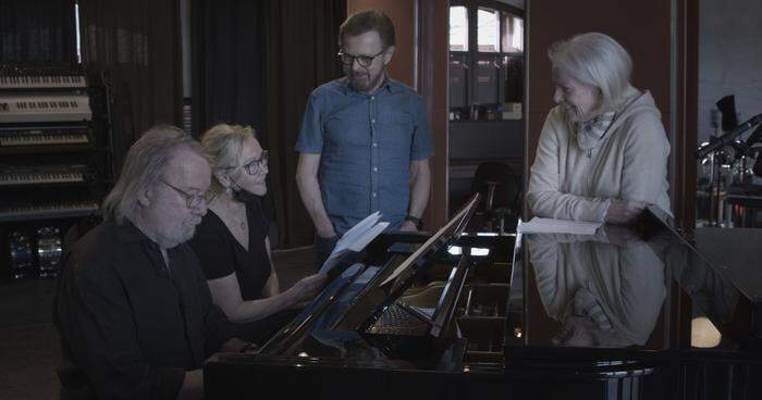ABBA gemeinsam im Stockholmer Studio bei der Arbeit zu "Voyage"