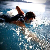 Mit Neopren-Schwimmanzügen sind Sie bestens gerüstet