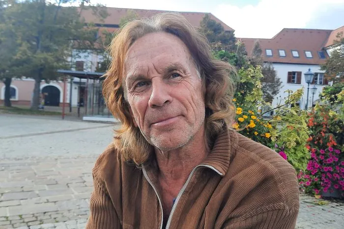 „Ein großartiges Arbeitsmodell. Aus meiner Sicht macht sich ein Unternehmen das eine Vier-Tage-Woche zu einem attraktiven Arbeitsplatz. Angestellte haben so mehr Zeit für Familie und Freundschaften. Ich habe das in meiner Tätigkeit als Geometer auch schon immer so praktiziert. Natürlich ist man als Selbständiger flexibler, aber es kann für jede Berufssparte ein Vorteil sein, da man Mitarbeiter dadurch motivieren kann. Vorausgesetzt das Bewusstsein der Leute, ihre freien Tage wirklich nur für ihre Freizeit zu nutzen ist da.“