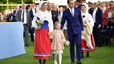 Mit großem Jubel haben Tausende von Menschen die schwedische Kronprinzessin Victoria auf der Insel Öland empfangen