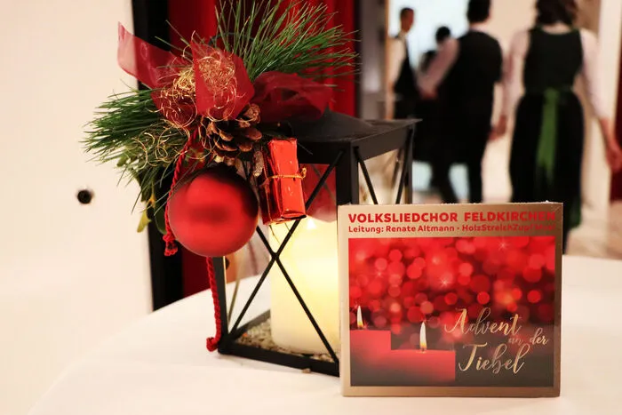 Ein Teil der Einnahmen am Verkauf der neuen CD "Advent an der Tiebel" wird an Licht ind Dunkel gespendet!
