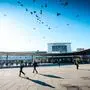 Graz Hauptbahnhof: Am Vorplatz entblößte sich der Mann, dann trat er gegen einen Polizisten