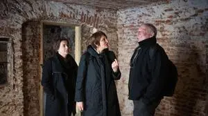 Marie-Theres Holler, Werner Strenger, Monika Liebmann-Zugschwert besichtigen das Girardi-Haus, am 9.12. 2025.