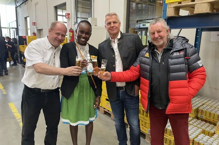 Zahlreiche Gäste waren gekommen, um das erste Bier aus Murtaler Gerste zu kosten.