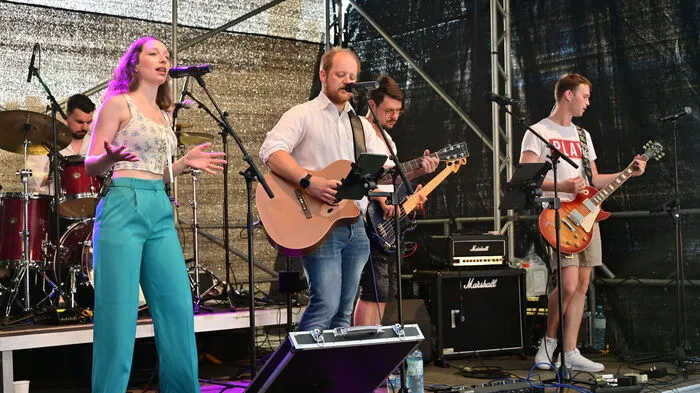 Beim zweiten Platzlfest in Zeltweg gab es einen tollen Mix an musikalischen Darbietungen. Gestartet wurde mit der Formation „Direct 5“, die ihre Wurzeln im Murtal hat.