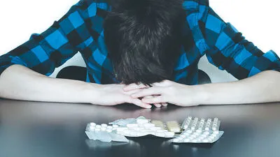 Viele Jugendliche sehen bei ihren Eltern, dass es für jedes kleine Problem eine Tablette gibt