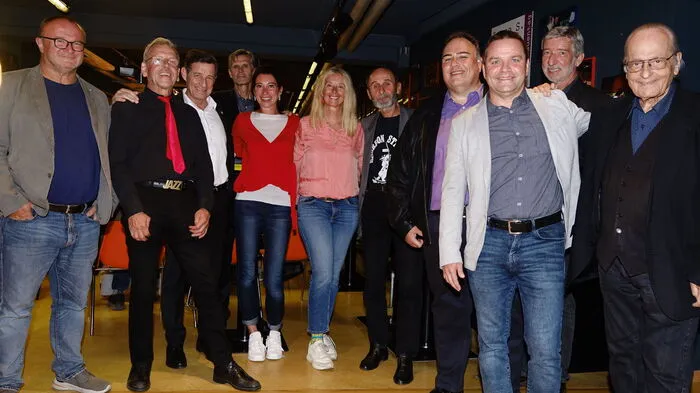 Die beliebte Jazzreihe im Zeltweger Theaterkeller weiß ihre Fans auch in der neuen Saison mit einem ansprechenden "Blue Monday Programm" zu begeistern: Der Start in den Herbst erfolgte mit Swing und Dixieland im bummvollen Theaterkeller mit "Janos and Friends".