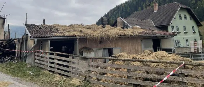 Eines von drei niedergebrannten Wirtschaftsgebäuden in Oberdorf bei Rennweg