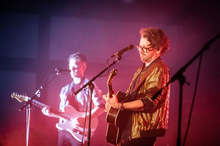 Der österreichische Sänger und Songwriter Lemo machte auf seiner “Irgendwas mit dreißig" Album-Release Tour am Freitag auch Halt in Pörtschach. 