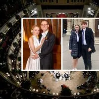 Martina Reinbold (links) und Victoria Fürst eröffnen mit ihren Partnern den Opernball in Wien